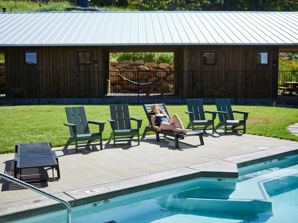 Guide Pratique pour Préserver l'Élégance de Votre Piscine Design